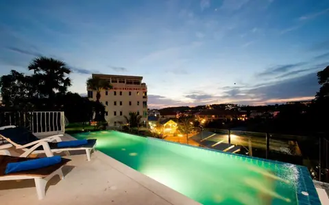 ขายโรงแรม  LA Xenia  Beach   Hotel   โรงแรม กระทัดรัดง่ายต่อการ ดูแล และต่อยอดธุระกิจ ตั้งอยู่บนสถานที่ที่ดีของหาดกระตะ ภูเก็ต