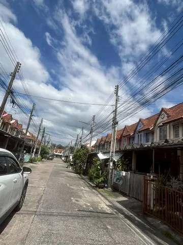 ขายด่วน ทาวน์เฮ้าส์ 2 ชั้น 27 ตรว. ห้องมุม โครงการอิสเทิร์นแลนด์ 1 ศรีราชา ทำเลทอง ใกล้ทุกความสะดวก เดินทางง่าย เข้า–ออกหลายเส้นทาง