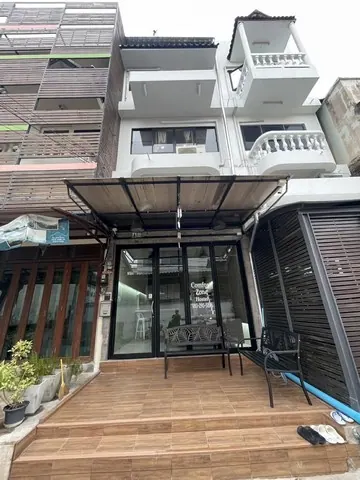 ขายอาคารพานิชย์ทำเลท่าแพ พร้อมธุระกิจโฮสเทลรีวีดี ทำเลทอง