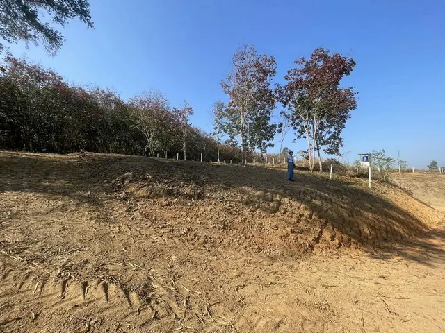 ที่ดินเนินเขา วิวสวยไม่ไกลตัวเมือง บรรยากาศดีมาก เหมาะทำรีสอร์ท ลานกางเต้น บ้านสวน
