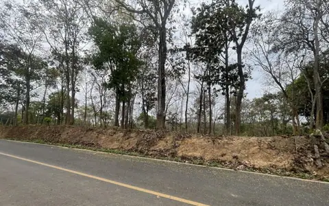 ที่ดินเนินเขาแปลงสวยทำเลงาม ใกล้สนามบิน ติดถนนลาดยาง ติดลำคลอง อ่างเก็บน้ำ