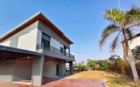 ลดพิเศษ 200,000 บาท ขายบ้านเดี่ยวหลังใหญ่บ้านบึงชลบุรี  ใกล้ถนน 344  อ.บ้านบึง  จ.ชลบุรี