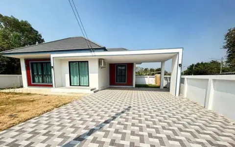ให้เช่าบ้านพนัสนิคมชลบุรี  หมู่บ้านโครงการ ณ พรรธน์ บ้านเดี่ยวสวยมาก. หลังริมในสุด พื้นที่ 76 ตรว
