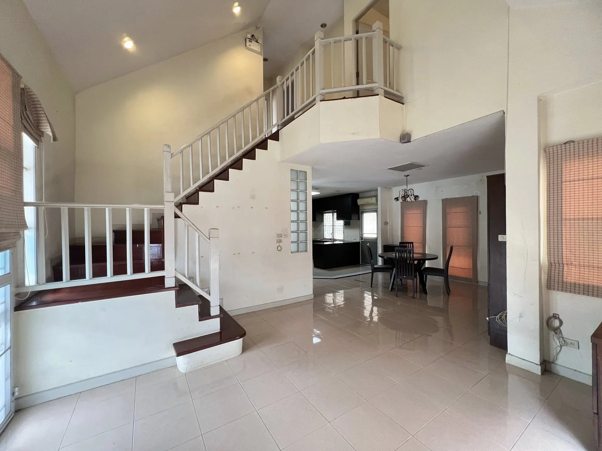 บ้านเดี่ยว วรารักษ์ รังสิต-คลอง 3  ซอย 1 ถนนเลียบคลองสาม ตำบลคลองสาม อำเภอคลองหลวง จังหวัดปทุมธานี