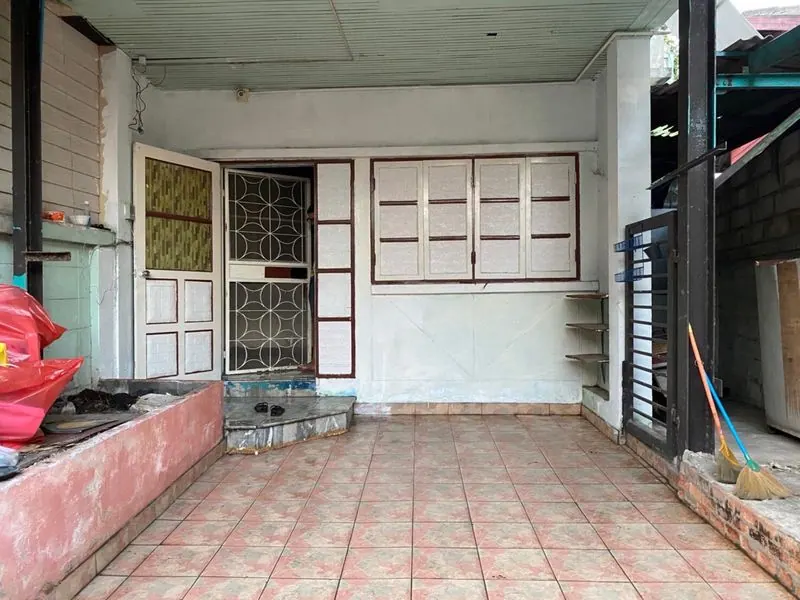 ทาวน์เฮ้าส์ 2 ชั้น หมู่บ้านราณี 7 สวนสยาม ซอย 4  เลขที่ 110 ซอยสวนสยาม 24 แยก 10 แขวงคันนายาว เขตคันนายาว กทม. 10230