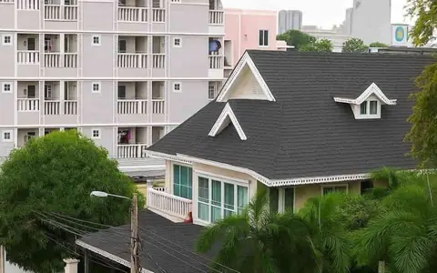 ขาย/ให้เช่า บ้านเดี่ยว – ซอยแบริ่ง 26 (Fantasia Villa) บ้านมุมโครงการ บรรยากาศสงบ