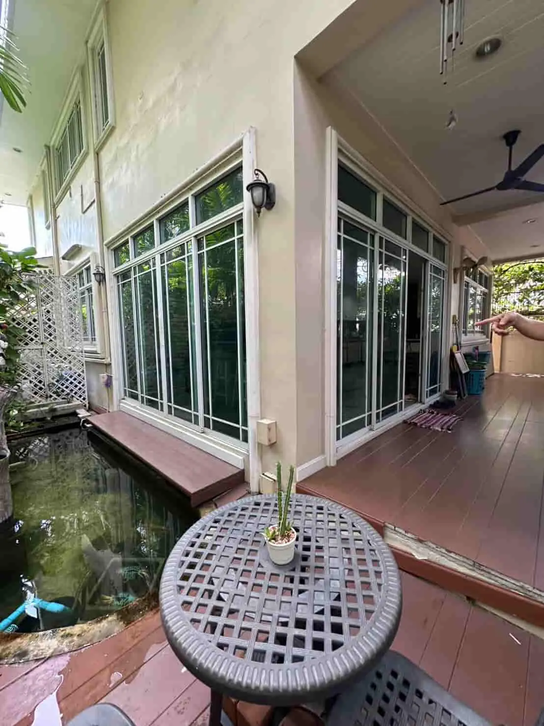 ขาย/ให้เช่า บ้านเดี่ยว – ซอยแบริ่ง 26 (Fantasia Villa) บ้านมุมโครงการ บรรยากาศสงบ