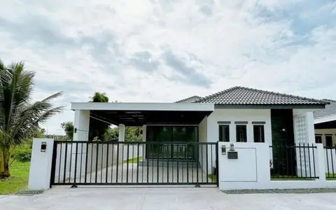 ขายบ้านเดี่ยว50 ตรว ติดถนนชุปเปอร์ เดินทางเข้าเมืองสะดวก