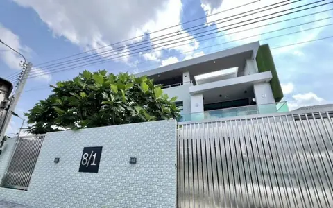 ขายบ้านเดี่ยว ใกล้เลียบด่วนรามอินทรา  3ชั้น 100 ตารางวา  ในซอยนานิวาส7