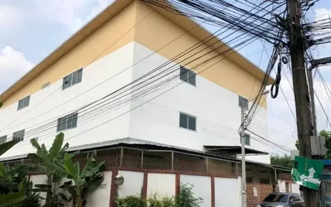 ขายตึกออฟฟิตพร้อมโกดัง มีลิฟส่งของ ลาดปลาเค้า14 ขนาดพื้นที่ 200 ตรว  2000 ตรม