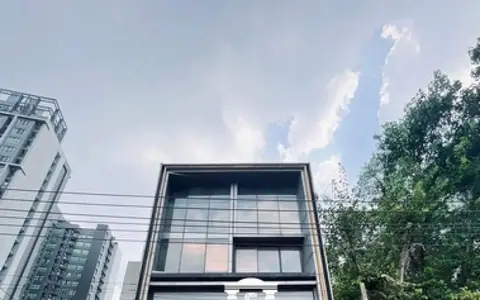 ขาย ขายอาคารสำนักงานติดพัฒนาการใกล้แยกคลองตัน ทำเลดีเหมาะทำธุรกิจ 2 คูหา ติดถนนพัฒนาการ,ใกล้ทางด่วน,Airport Link รามคำแหง , แยกพัฒ