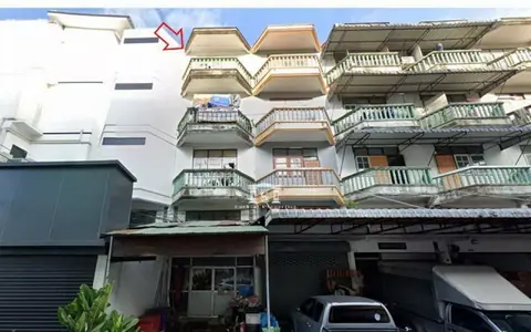 ขาย อาคารพาณิชย์ 4.5 ชั้น 1 คูหา ถนนประดิษฐ์มนูธรรม เนื้อที่ 19.10 ตร.ว. ใกล้ทางด่วน,บุญถาวร, Navavej International Hospital, The