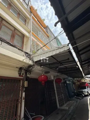 ขายอาคารพาณิชย์ 4 ชั้น ถนนพระราม 4 ที่ดิน 12.7 ตร.ว. ใกล้ MRT หัวลำโพง
