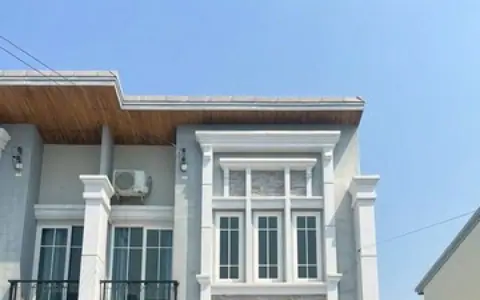 ประกาศเช่าบ้าน หมู่บ้านโกลเด้นทาวน์ 3 บางนา-สวนหลวง  หน้าบ้านหันทิศใต้ หลังริม