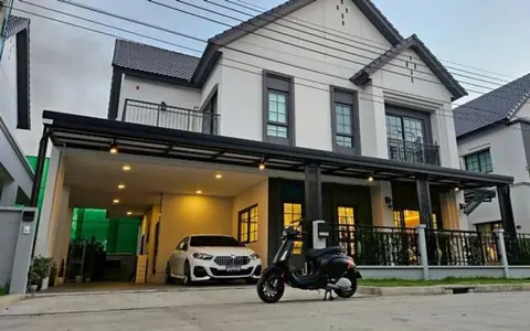ขายบ้านหรู พร้อมอยู่ หมู่บ้าน Centro บางนา ตกแต่งบิ้วอินครบ