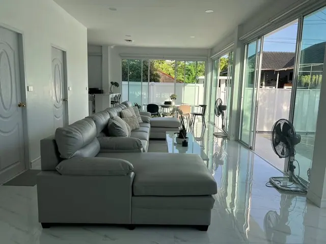 ให้เช่า บ้านสีขาว สไตล์ Modern 2 ชั้น บรรยากาศเงียบสงบ โปร่ง โล่ง สบาย