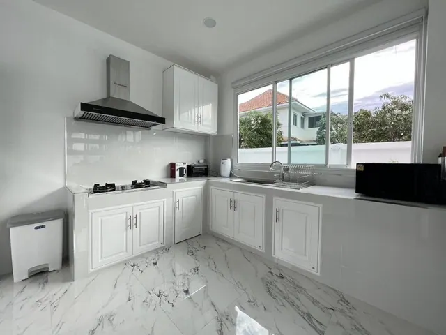ให้เช่า บ้านสีขาว สไตล์ Modern 2 ชั้น บรรยากาศเงียบสงบ โปร่ง โล่ง สบาย