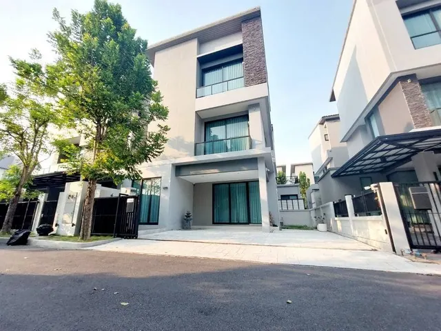 บ้านกลางเมือง คลาสเซ่ เอกมัย-รามอินทรา