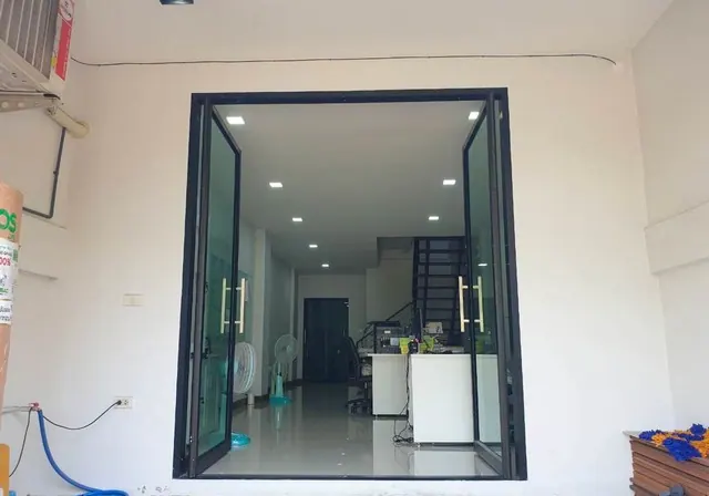 ขายด่วน ทาวน์โฮม 2 ชั้น ต่อเติมเต็มพื้นที่ ทำสำนักงาน  พักอาศัย พร้อมเข้าอยู่ทันที