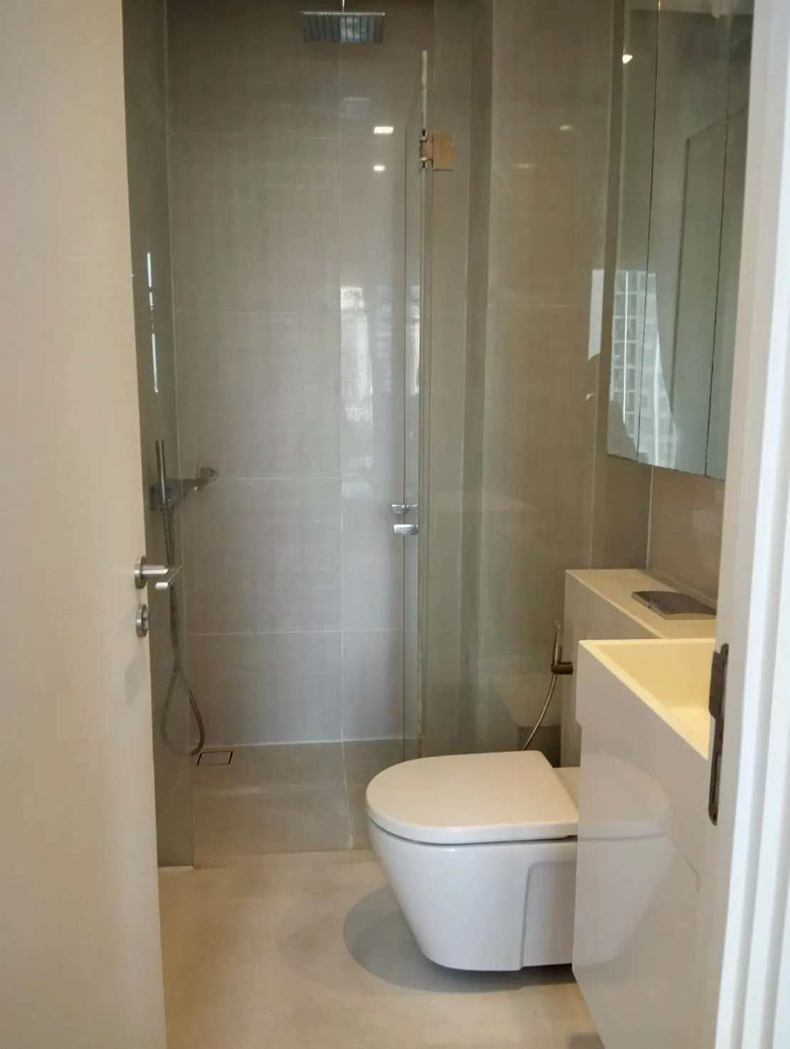 ให้เช่า The saint residences กลางห้าแยกลาดพร้าว ราคา13900 B