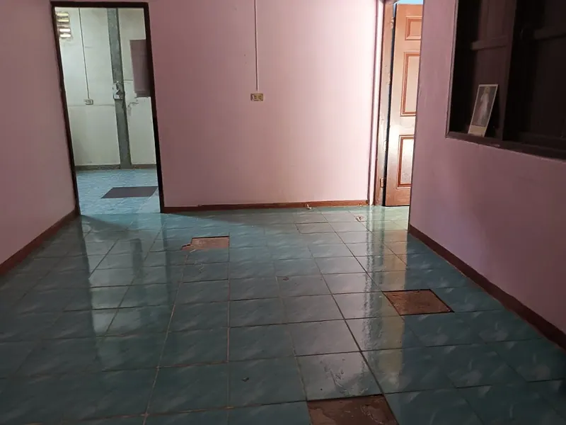 ขาย  ห้องแถวราคาถูกขายตามสภาพ มีห้องทั้งหมด3ห้องชุดใหญ่
