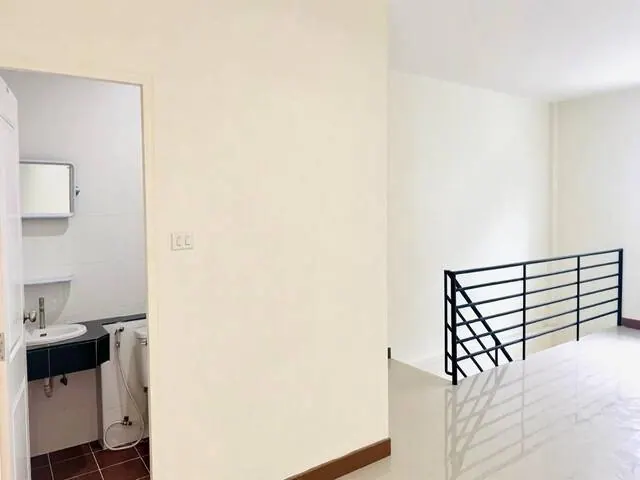 ขายด่วนอาคารพาณิชย์ 2 ชั้น ทำเลดี สภาพใหม่สวย พร้อมเข้าอยู่