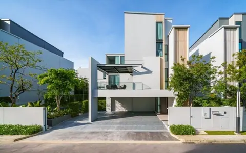 HR2807 For Rent: 3-Storey Detached House with Elevator Project: VIVE Krungthep Kreetha (next to Wellington International School)