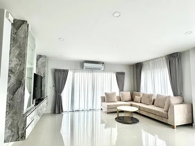 HR2817ให้เช่าบ้านเดี่ยว ตกแต่งพร้อมอยู่ โครงการ เซนโทร วิภาวดี เดินทางสะดวกใกล้ทางด่วน ใกล้สนามบินดอนเมือง