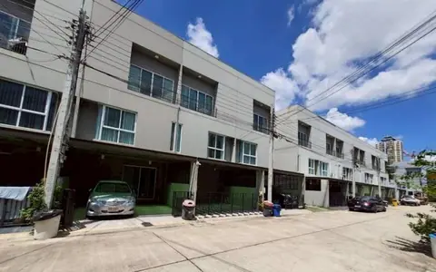 ขายทาวน์โฮม 3 ชั้น Patio แจ้งวัฒนะ ราคาถูกมาก เนื้อที่ 18.8 ตรว 3นอน 3น้ำ หน้าบ้านหัน ทิศเหนือ บ้านเย็นสบาย ไม่ร้อนแดดตลอดทั้งวัน