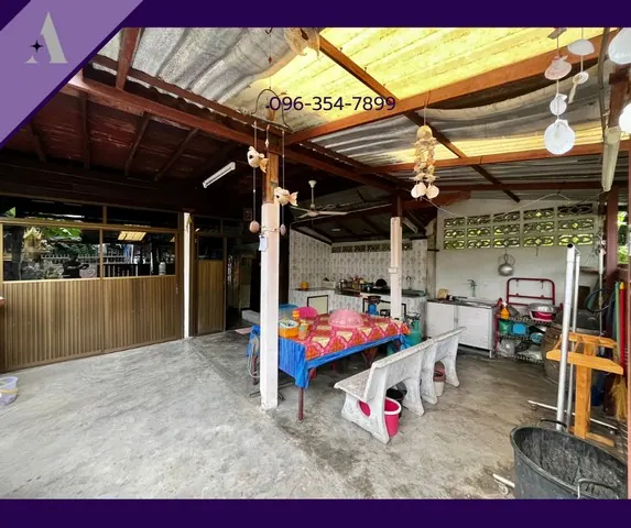 บ้านเดี่ยวหลังมุม หมู่บ้านซอยบางกรวย 1 หลังการไฟฟ้าบางกรวย 5 ห้องนอน 4 ห้องน้ำ จอดรถในบ้าน 1 คัน