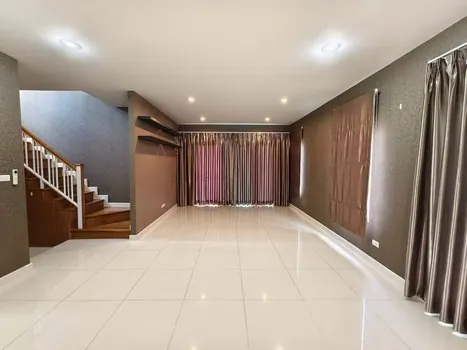 ขาย ให้เช่า บ้านเดี่ยว ใหญ่ที่สุดในหมู่บ้าน ภัสสร เพรสทีจ ลุกซ์ พัฒนาการ เข้าทางศรีนครินทร์และอ่อนนุชได้ 3ห้องนอน 3ห้องน้ำ  86.8 ตร.ว.