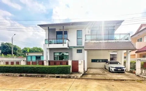 ขายบ้านเดี่ยว 2 ชั้น 4 ห้องนอน 3 ห้องน้ำ  พร้อม Built-in ในซอยมีเพียงแค่ 4 หลัง ถนนกว้าง มีความเป็นส่วนตัว สงบ ร่มเย็น