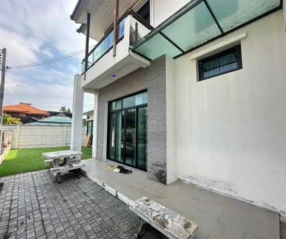 ขายบ้านเดี่ยว 2 ชั้น 4 ห้องนอน 3 ห้องน้ำ  พร้อม Built-in ในซอยมีเพียงแค่ 4 หลัง ถนนกว้าง มีความเป็นส่วนตัว สงบ ร่มเย็น