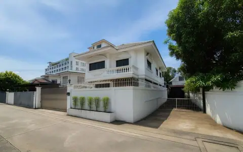 ให้เช่า บ้านเดี่ยว 2 ชั้น / โฮมออฟฟิศ ใจกลางสุทธิสาร-ห้วยขวาง เดินทางสะดวกเชื่อมต่อได้หลายเส้นทาง