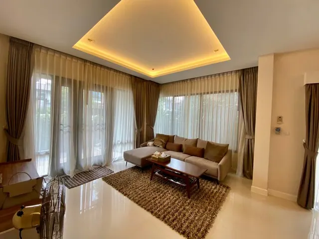 ขายบ้านเดี่ยว เศรษฐสิริ วัชรพล ทำเลดี เดินทางสะดวก ใกล้ทางด่วน และสิ่งอำนวยความสะดวกครบครัน
