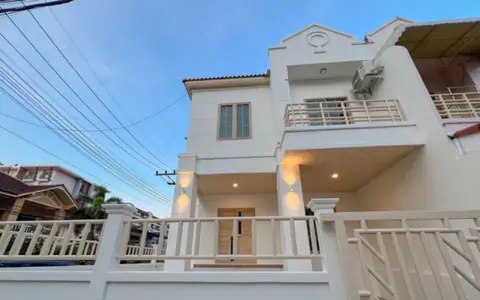 บ้านเช่าป่าตอง ,ภูเก็ต 2 ชั้น 3 ห้องนอน 3 ห้องน้ำ พร้อมสระและฟิตเนส ส่วนกลาง เฟอร์นิเจอร์ครบ สัญญา 1 ปี ค่าเช่า 60000 บาท
