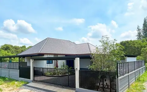 ขายบ้านเดี่ยวหลังใหญ่ พร้อมสระว่ายน้ำส่วนตัว ใจกลางเมืองสุราษฎร์ธานี