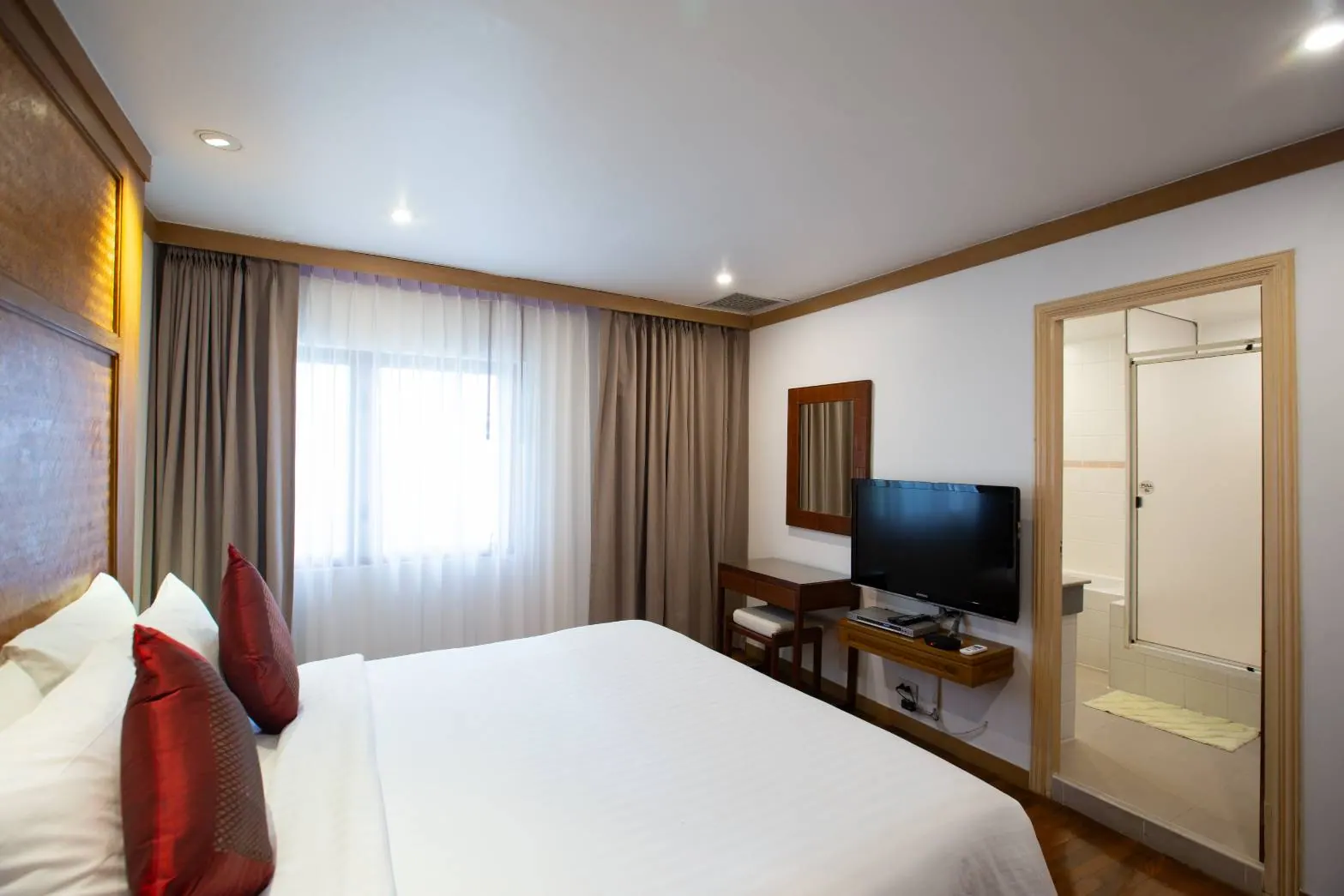 URBAN LIVING PACKAGE at The Tarntawan Hotel Surawong Bangkok  Move In with Ease and Live Comfortably in the Heart of Bangkok with “Deposit 0 THB (None)”