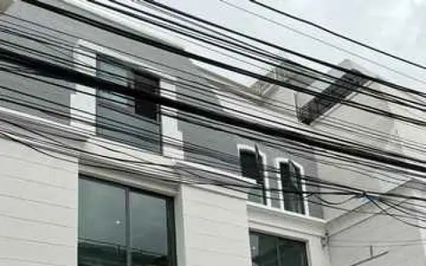 ให้เช่าทาวน์โฮม หมู่บ้านเจริญใจ ขนาด 43 ตร.ว. ใกล้ทองหล่อ–เอกมัย – ค่าเช่า 160,000 บาท/เดือน