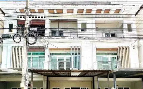 ทาวน์โฮม ให้เช่า ม.บ้านกลางเมือง ศรีนครินทร์ เออร์บาเนียน ศรีนครินทร์46/1 ที่ดิน 24 ตรว. บ้าน 180 ตรม. 3 นอน 3 น้ำ 37,000/เดือน