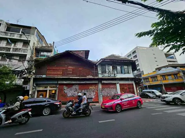 ให้เช่า พื้นที่ทั้งชั้น 2 บนอาคารทรงคลาสสิค ถนนทรงวาด ติดหัวมุมถนน 2 ด้าน ติด cybertron ใกล้ถนนเยาวราช ขนาด 220 ตรม.
