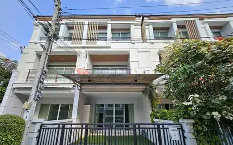 ให้เช่าทาวน์โฮม บ้านกลางเมือง ศรีนครินทร์ เออร์บาเนียน ศรีนครินทร์ 46/1 ขนาด 22 ตร.ว. พื้นที่ใช้สอย 170 ตร.ม. 3 ห้องนอน พร้อมอยู่