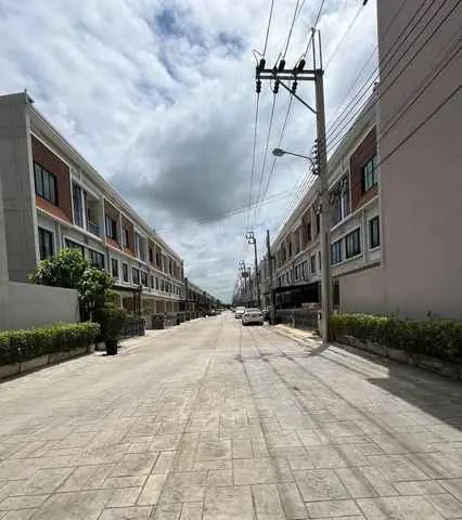 ให้เช่าทาวน์โฮม 3 ชั้น The Trop Urban มอเตอร์เวย์ ลาดกระบัง 17.9 ตร.ว. 4 ห้องนอน เฟอร์นิเจอร์ครบ ค่าเช่า 20,000 บาท/เดือน