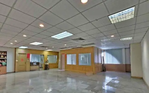 ขาย ออฟฟิศ Royal Castle Pattanakarn Condo พัฒนาการ 30 ขนาด 184 ตรม. 2 ห้องประชุม ทำออฟฟิศหรืออยู่อาศัยได้ ราคา 6,000,000 บาท