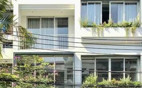 ขายทาวน์โฮม สุขุมวิท 49 ซอยพร้อมพรรค ขนาด 24.4 ตร.ว. 3 ห้องนอน ใกล้ทองหล่อ ราคา 25,000,000 บาท