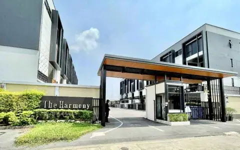ให้เช่าโฮมออฟฟิศ รามอินทรา 62 โครงการ The Harmony ขนาด 48.1 ตร.ว พื้นที่ใช้สอย 305 ตร.ม. 3 ห้องนอน 4 ห้องน้ำ ใกล้รถไฟฟ้าสายสีชมพู