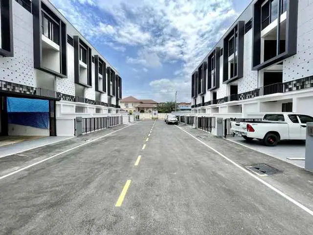 ให้เช่าโฮมออฟฟิศ รามอินทรา 62 โครงการ The Harmony ขนาด 48.1 ตร.ว พื้นที่ใช้สอย 305 ตร.ม. 3 ห้องนอน 4 ห้องน้ำ ใกล้รถไฟฟ้าสายสีชมพู