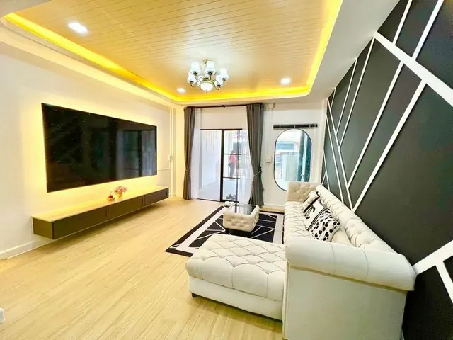 ขายบ้าน หมู่บ้านปรีชา รีโนเวทใหม่หมด ใกล้สถานีรถไฟฟ้า สถานีเศรษฐบุตรบำเพ็ญ