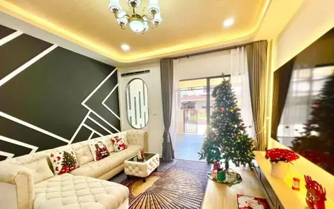 ขาย​บ้าน หมู่บ้าน เพชรไพลิน พระยาสุเรนทร์ 35 รีโนเวทใหม่หมด แค่หิ้วกระเป๋ามาเท่านั้น