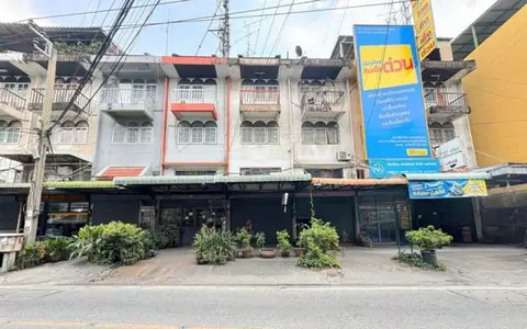 ตึกแถว 3 ชั้น มีชั้นลอย ซอยสุขุมวิท93 ถนนสุขุมวิท กรุงเทพ ทำเลศักยภาพ เหมาะทำที่พักสไตล์ Loft มินิมอล ใกล้ BTS มีคาเฟ่ในตัว ใจกลางเมือง
